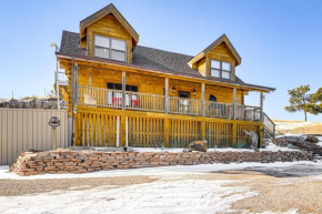 3 Mi to Dtwn High Plains Hideaway with Views!